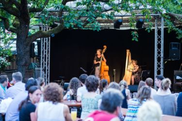 06-Comedy-Mix-ER_150612-JK-42700-w1000-h800