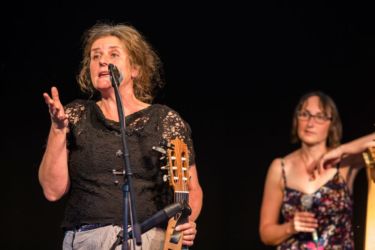 07-Comedy-Mix-ER_150612-JK-42726-w1000-h800