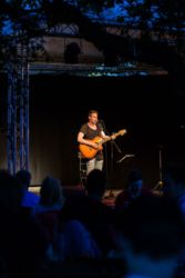 16-Comedy-Mix-ER_150612-JK-42883-w1000-h800