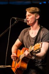 19-Comedy-Mix-ER_150612-JK-42882-w1000-h800