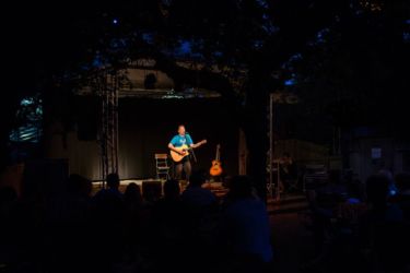 21-Comedy-Mix-ER_150612-JK-42910-w1000-h800