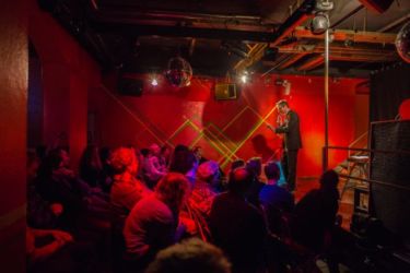 Gregor Schäfer Money Meier mit Publikum